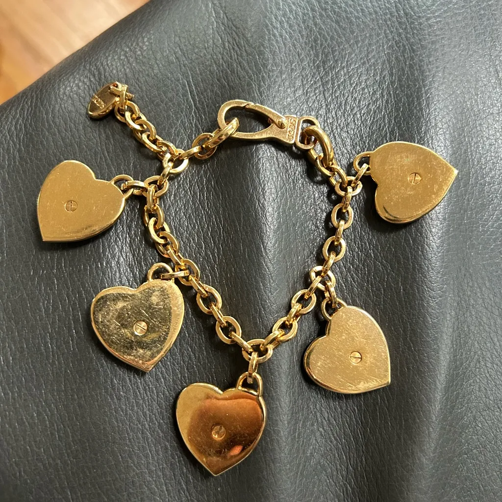 Tod’s heart charm bracelet in gold and brown leather. - Image 5