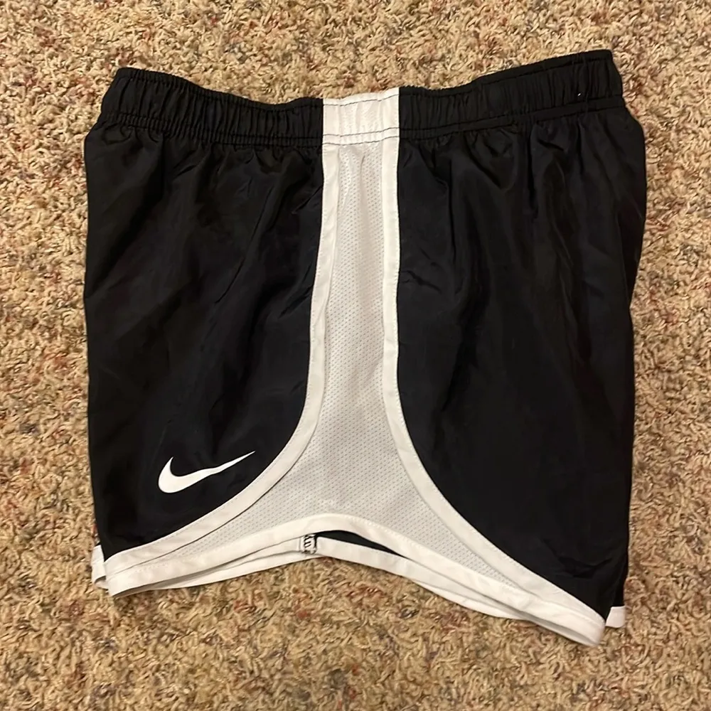 Nike dri-fit black shorts lined size xs - Image 6
