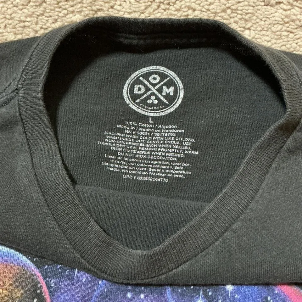 Black Graphic T Shirt Wolf Galaxy Space Planets Cosmic Print Tee Size L - Image 6