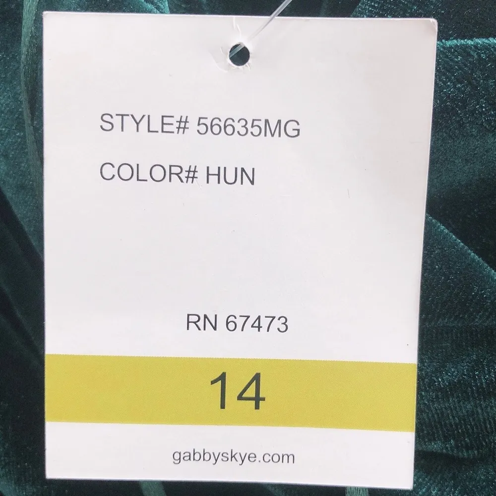 Gabby Skye Cut-Out Velvet Dress Green Size 14 NWT - Image 12