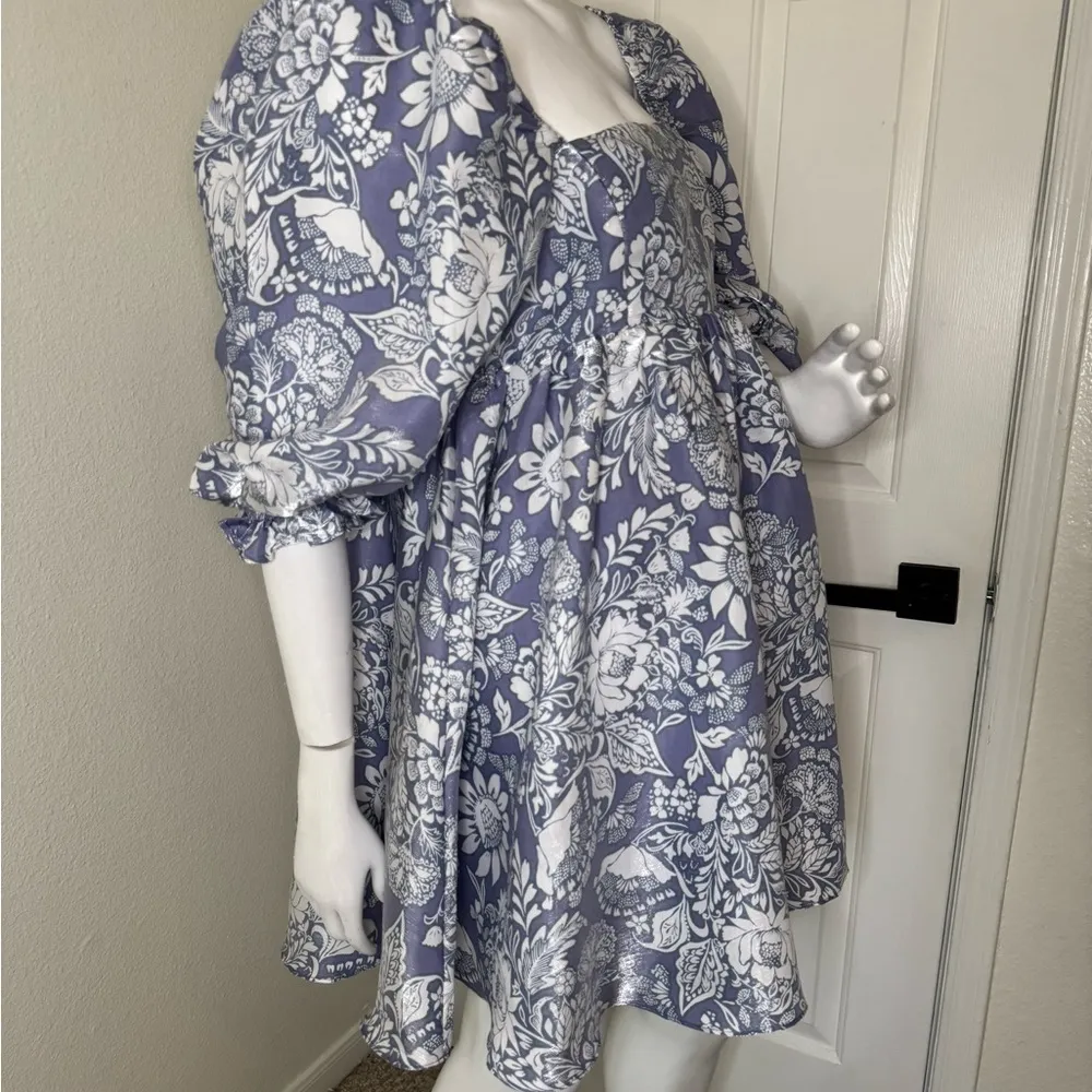 Storia square neckline, puffed sleeves, and a purple and white floral Size L.#85 - Image 3