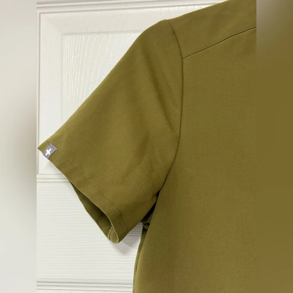 Figs Catarina One Pocket V-neck Scrub Top Olive Green
Size XS - Image 3