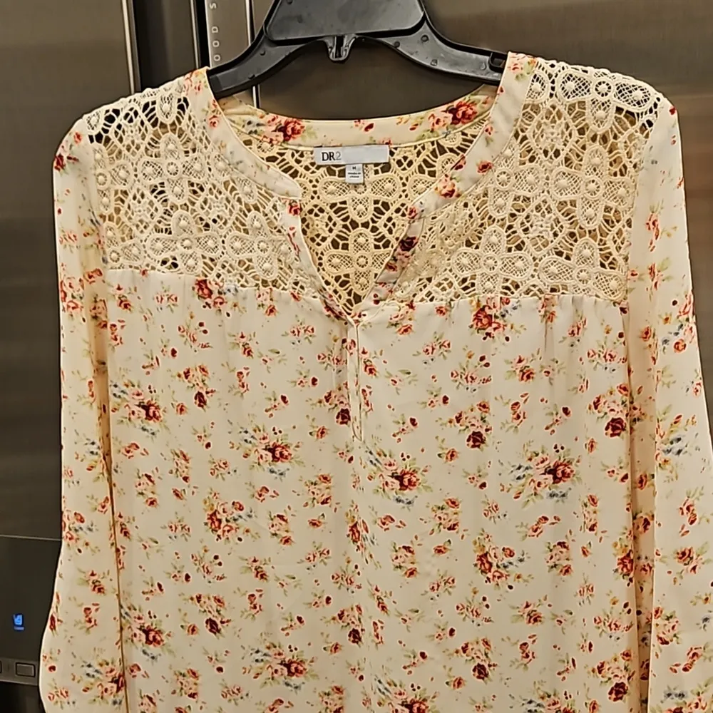 💕DR2💕 Long Sleeve Crochet Detail Long Sleeve Blouse ~ Floral Print Medium Red - Image 3