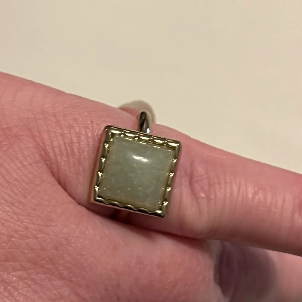 Green Moonstone Gold Tone Ring Size 6 - Image 4