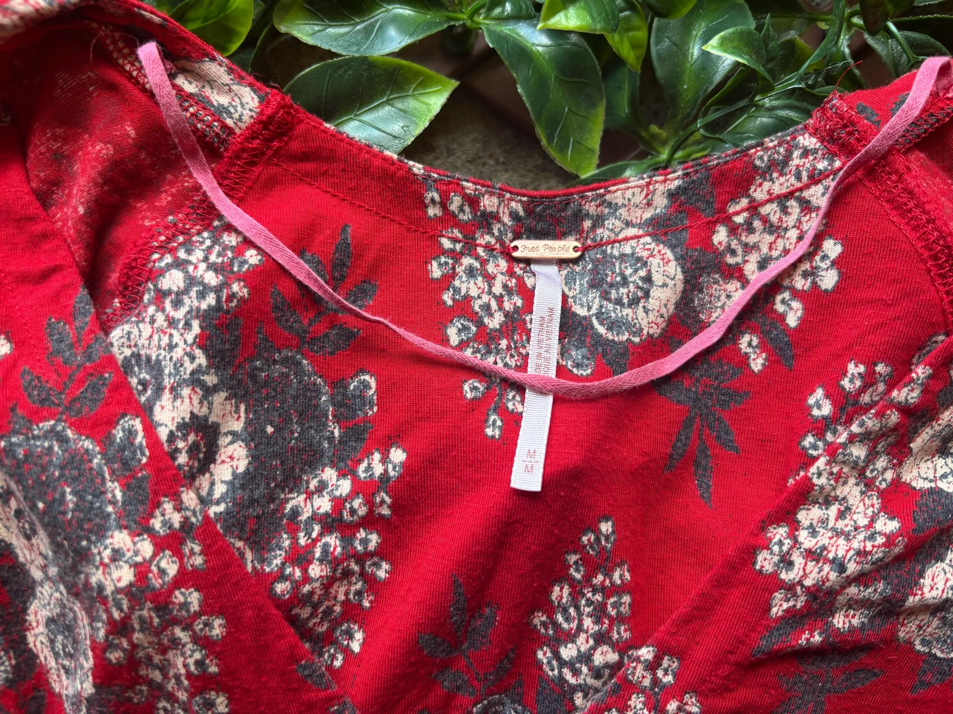 Free People Speak Easy Bell Sleeve Red Gray Floral Peasant Top Size Medium  - Image 6