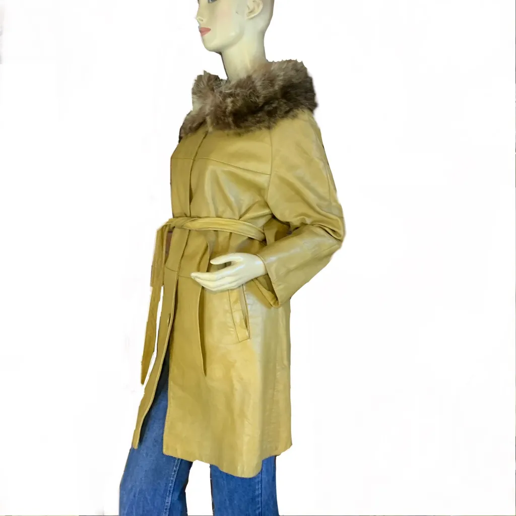 VINTAGE 1970'S BROWN LEATHER WITH BROWN FOX FUR COLLAR TRENCH COAT (S) - Image 4