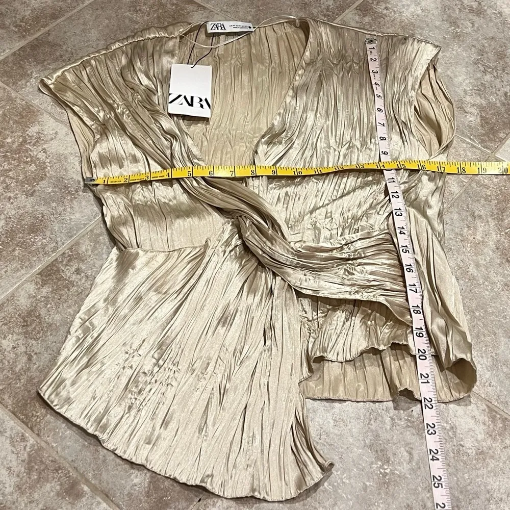 NWT Zara Champagne Asymmetrical Cap Sleeve V Neck Crinkle Blouse Top Pullover M - Image 5