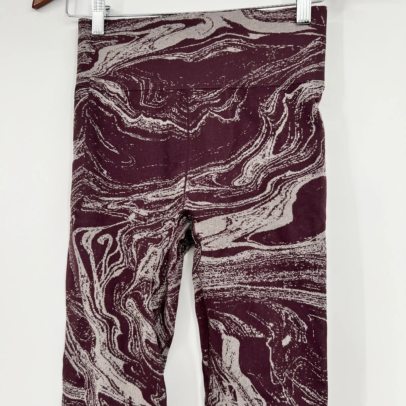 Athleta BUNDLE lot Aurora Shine tight Black & Cabernet Marble Seamless sz small - Image 5