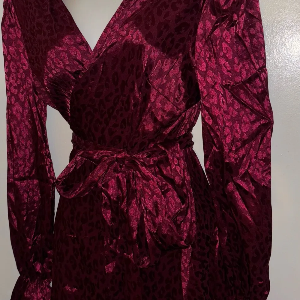 Woman’s Wrap Burgundy Red Satin Leopard animals print long sleeve Dress ~ NWTS - Image 8