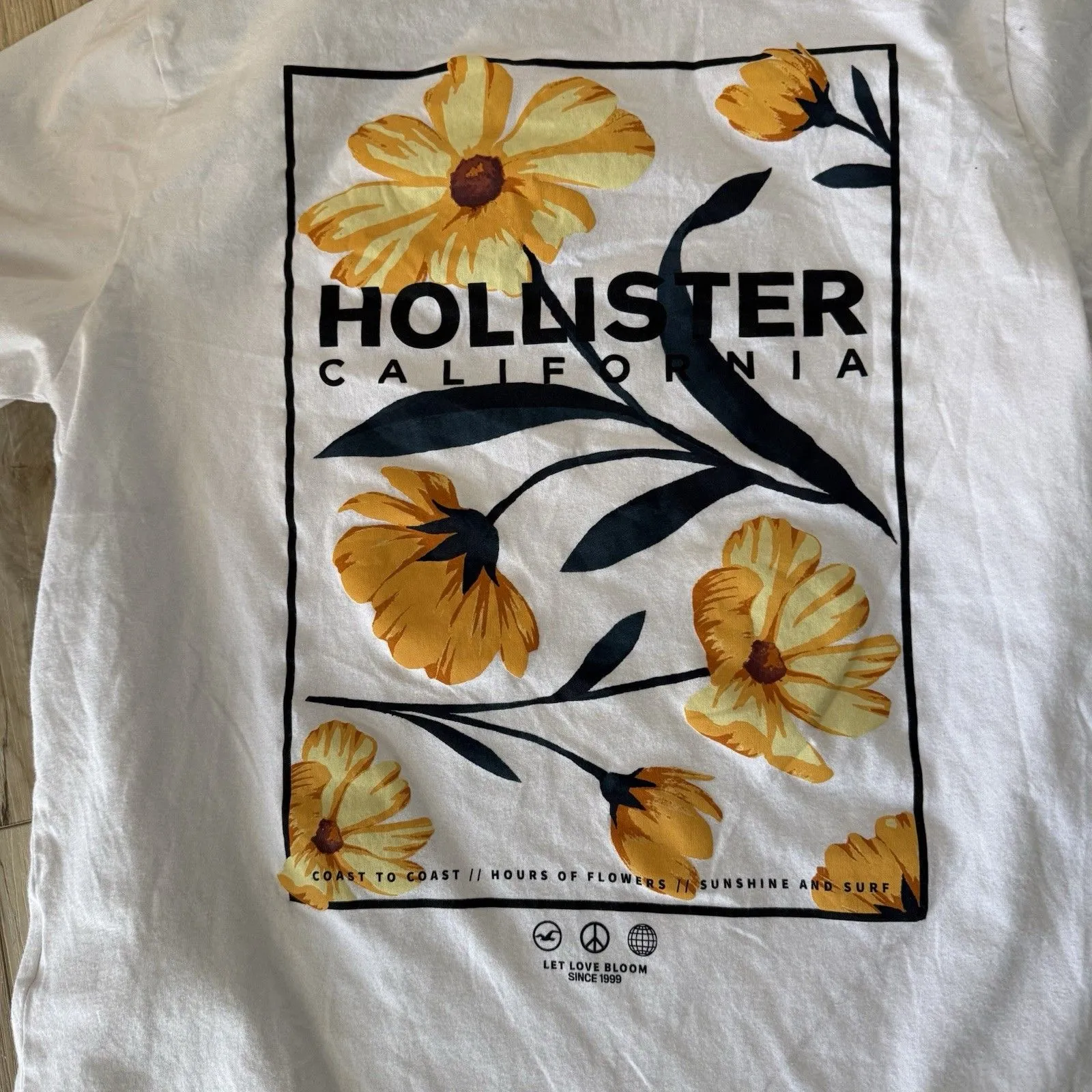 HOLLISTER T-Shirt HOLLISTER CALIFORNIA COAST TO COAST" & "LET LOVE BLOOM" Size L - Image 4