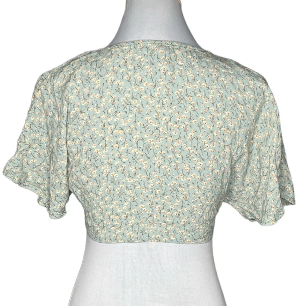 Lulus Front Tie Floral Crop Top Light Blue Size Medium - Image 2