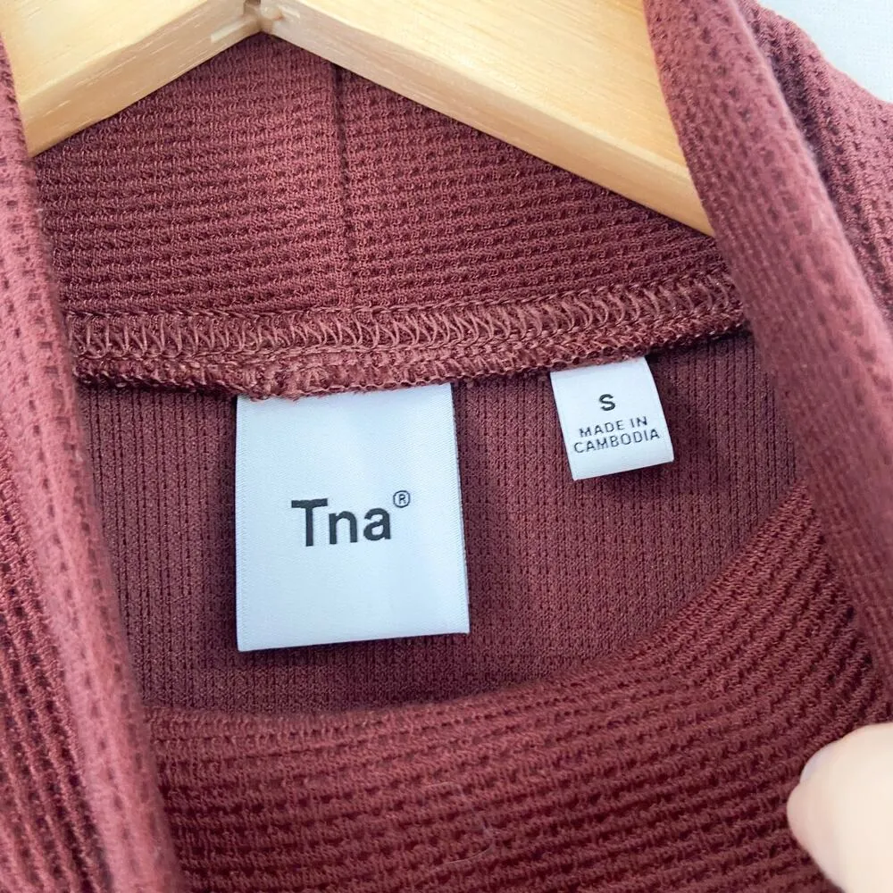 TNA by Aritzia Brick Red Waffle Knit Turtleneck Thermal Top sz Small Long Sleeve - Image 4