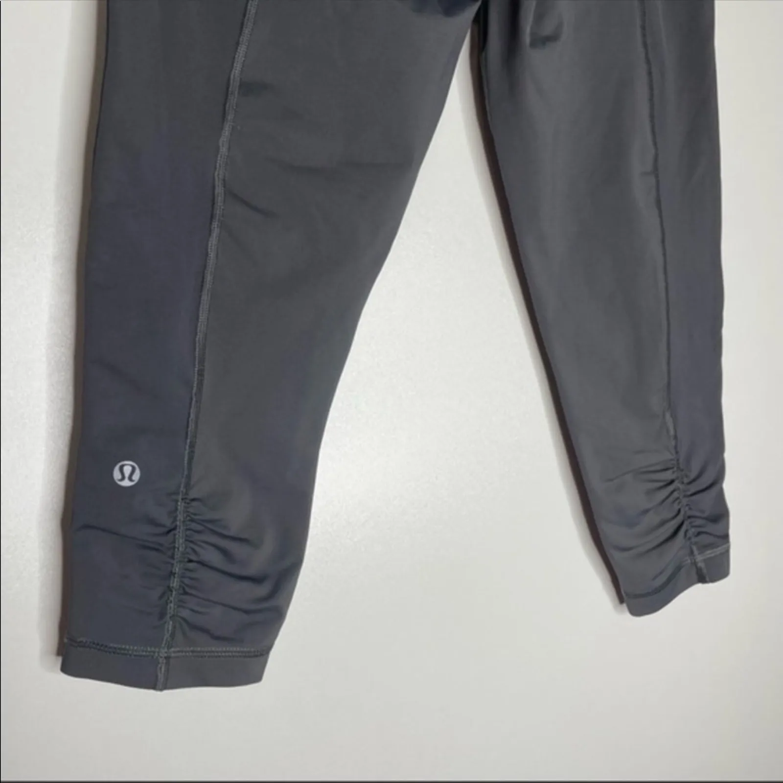 Lululemon Race With Grace Crop Leggings Size 8 - Image 5