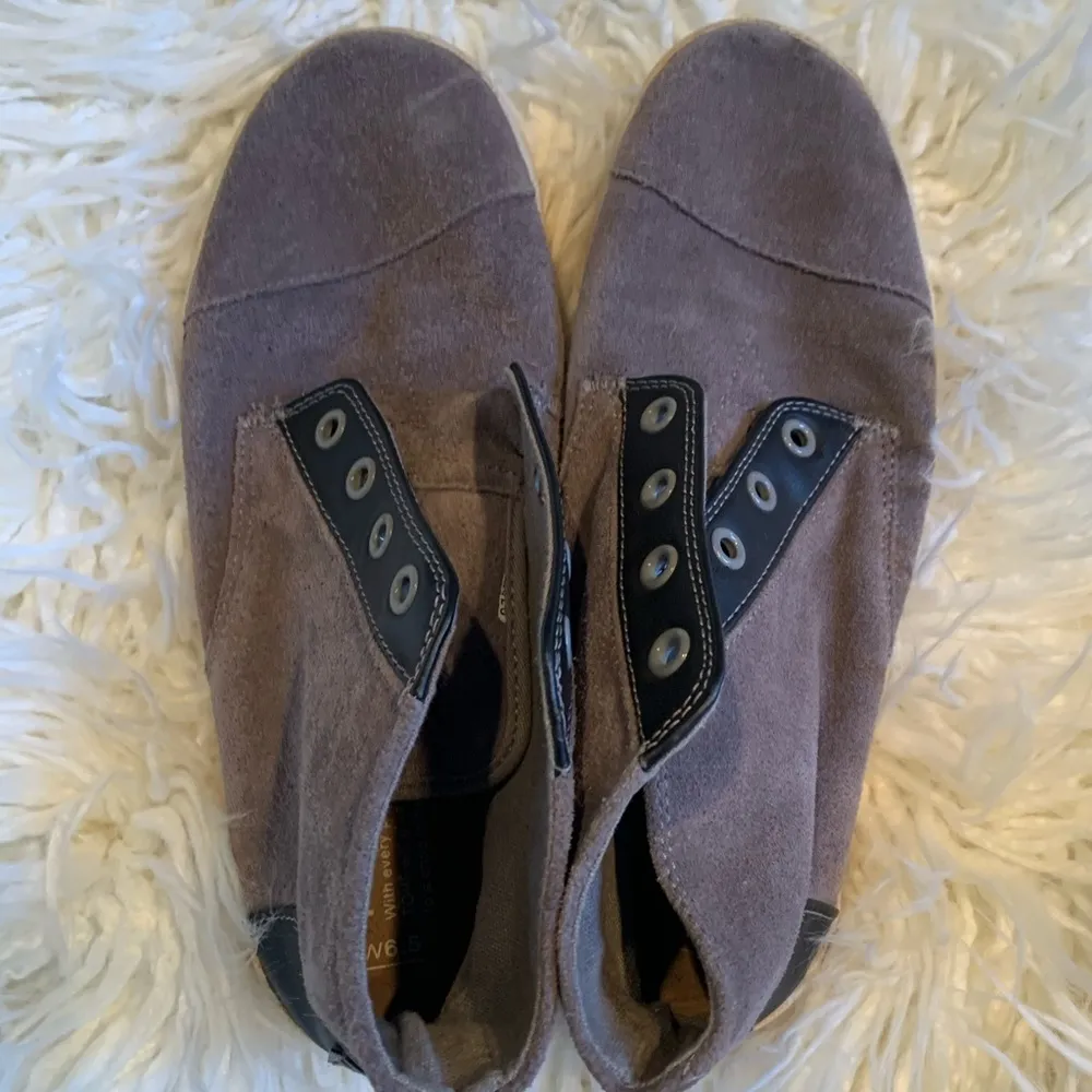 Toms lace up shoes sz 6.5 Oxford grey suede read - Image 8