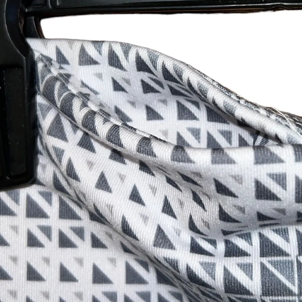 Old Navy Active capri leggings size medium - Image 6