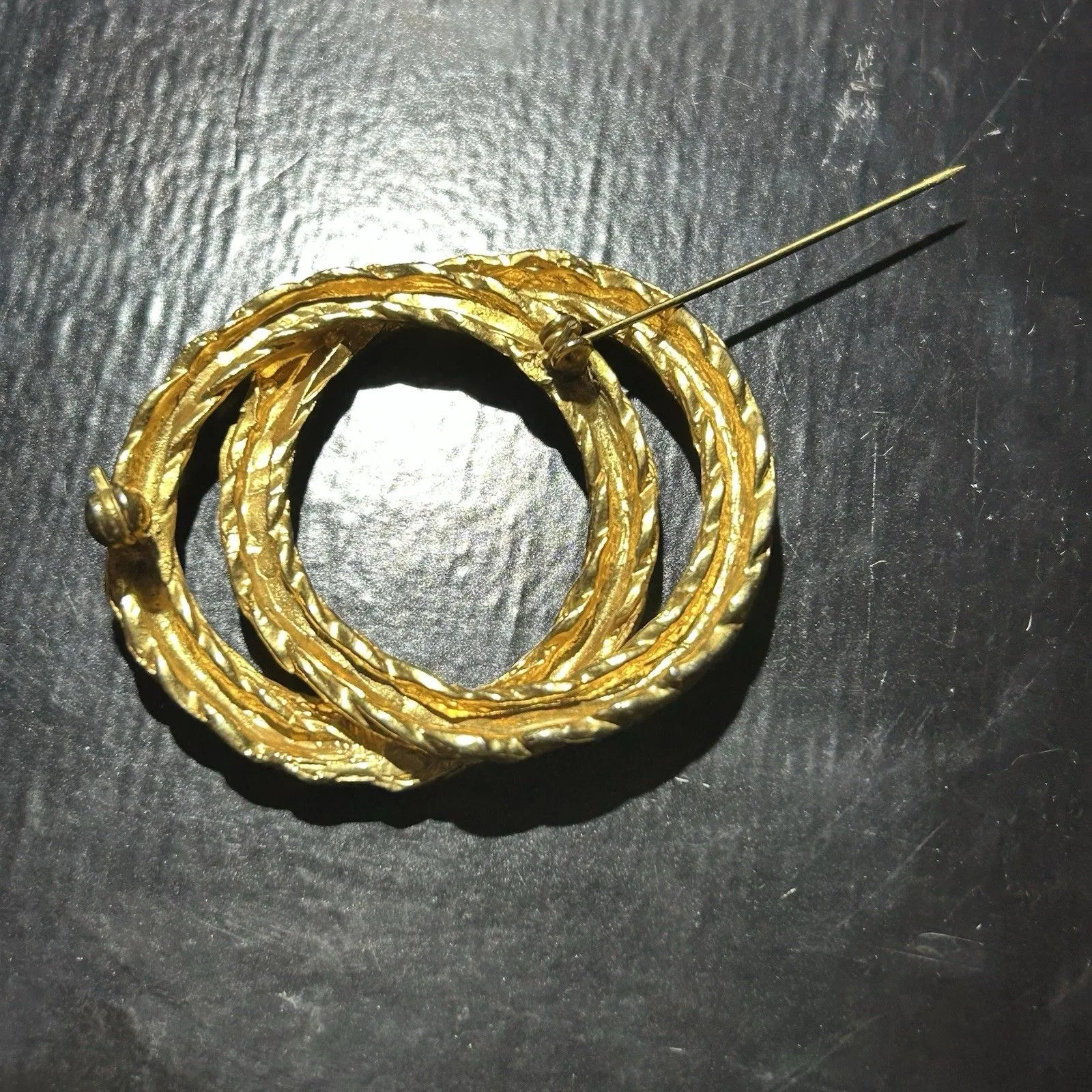 Vintage Gold Tone Double Intertwined Circles Twisted Rope Textured Brooch - Image 4