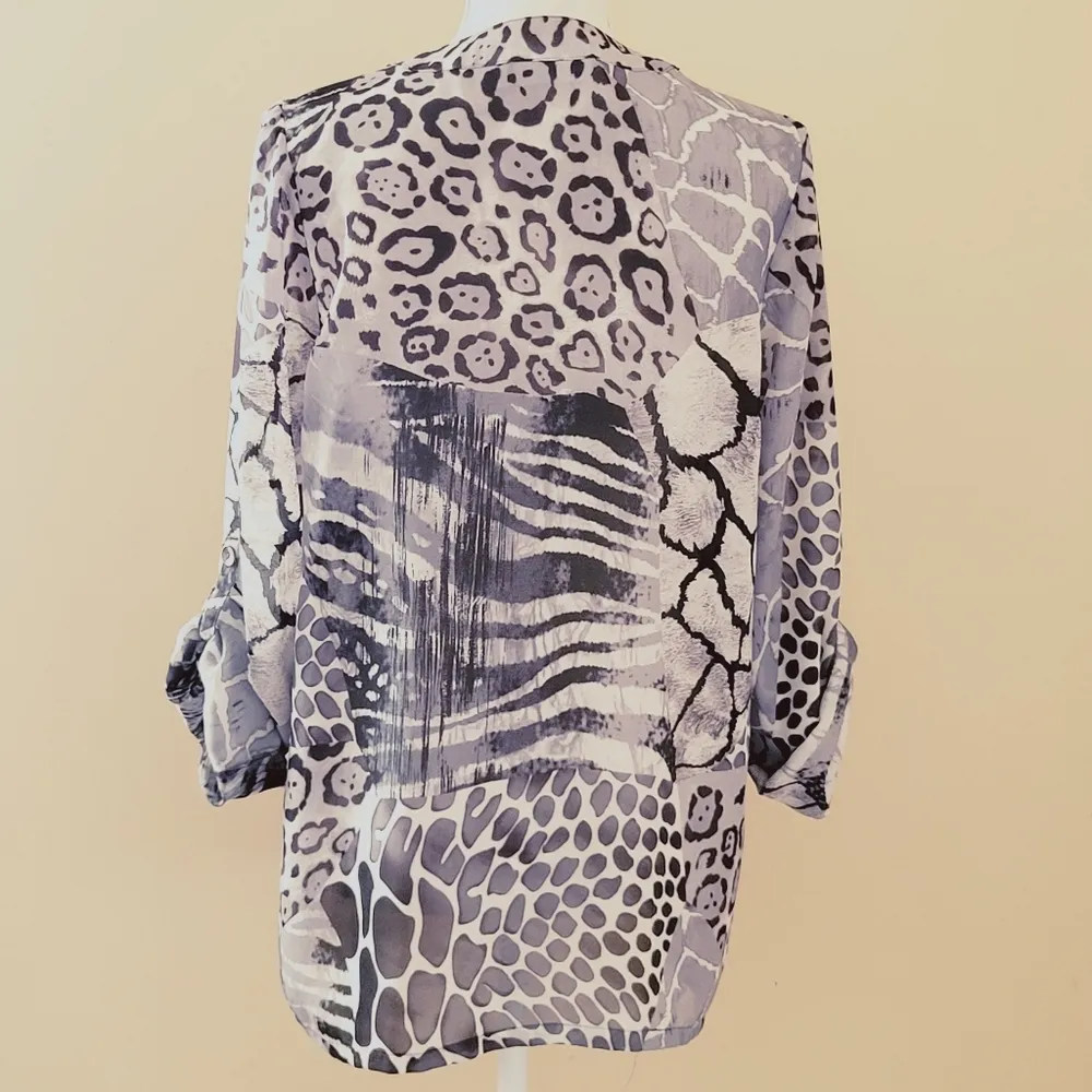 Susan Graver animal print button down size small - Image 5