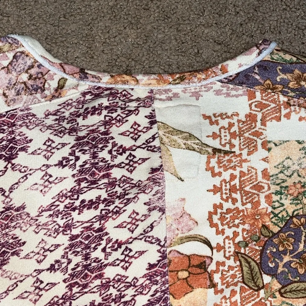 Anthropologie Pilcro Floral Patchwork Notched V-Neck Pullover Purple Medium - Image 9