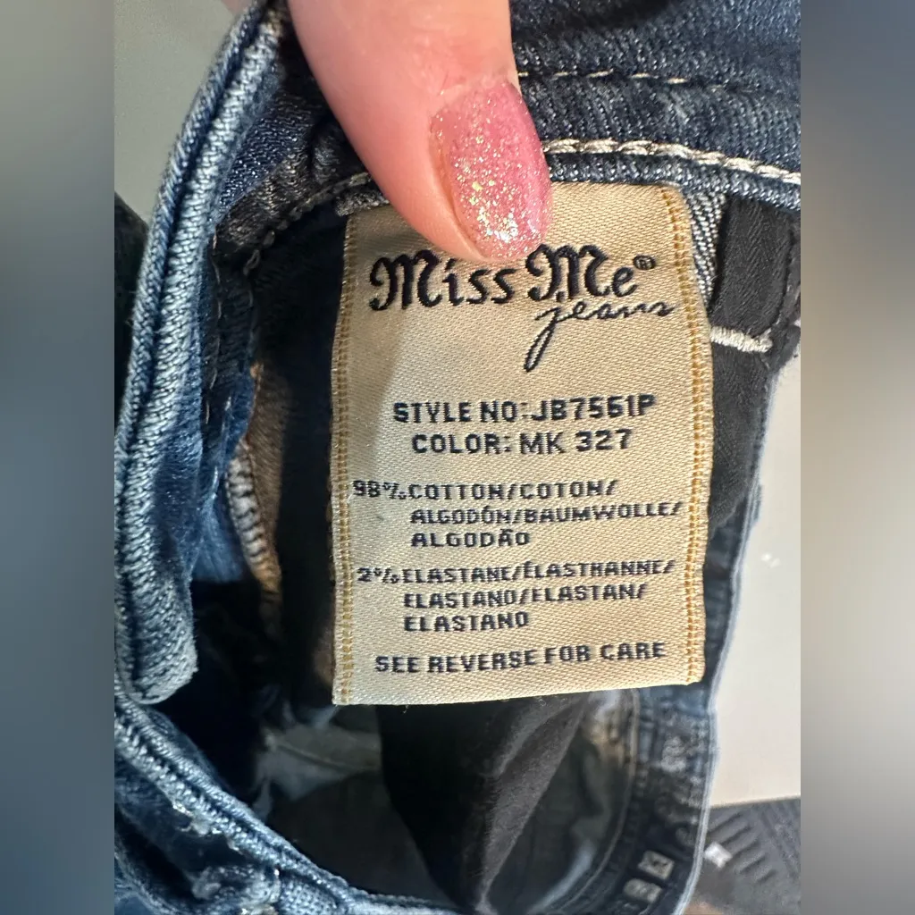 Miss Me Boyfriend Capri Size 31 - Image 6