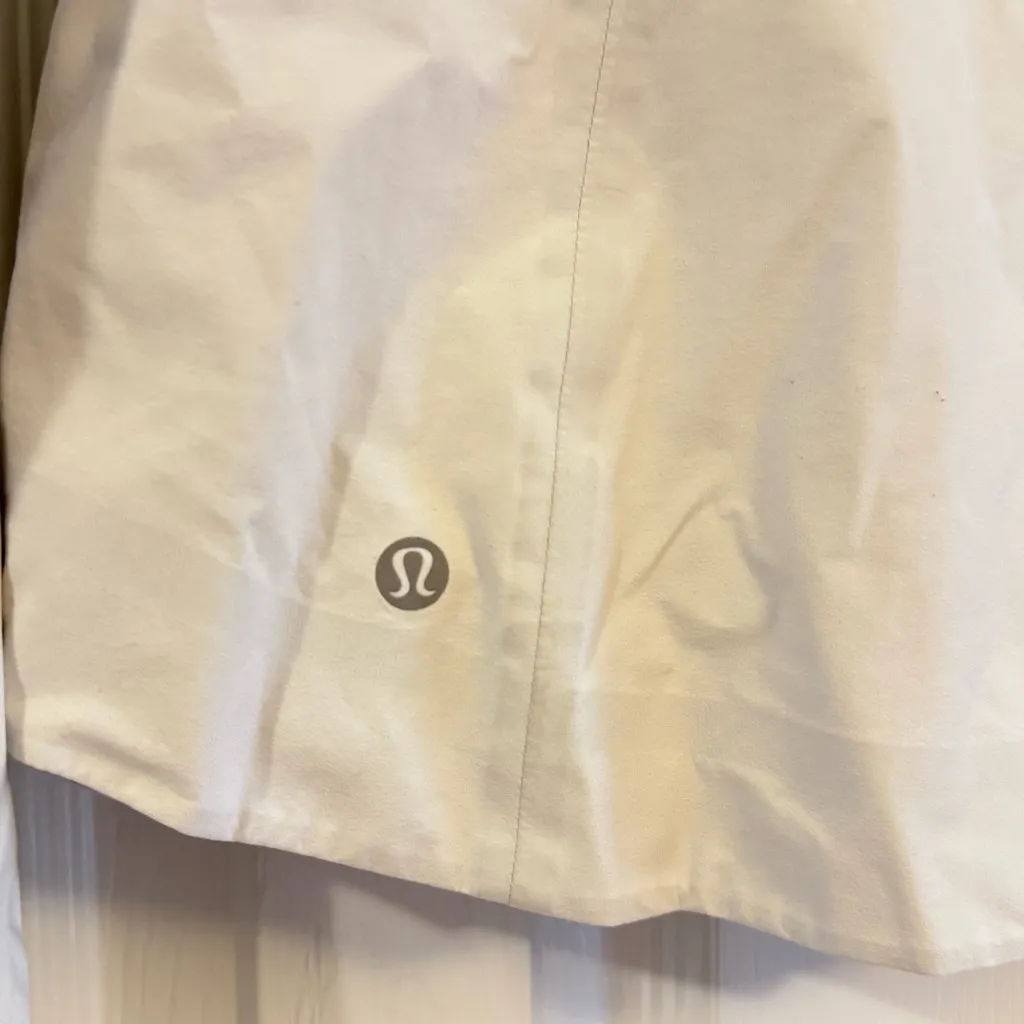 Lululemon  Break A Trail Jacket Raincoat White size 2 - Image 4