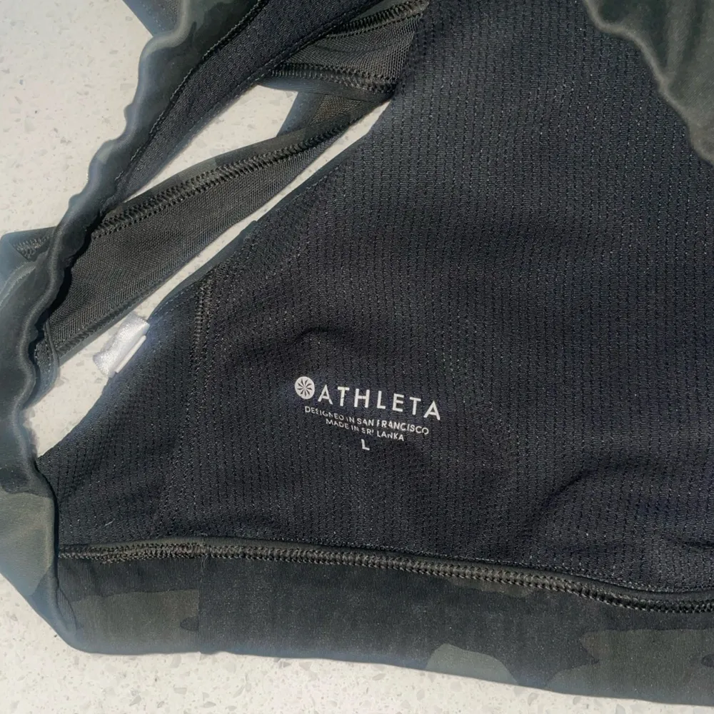 ATHLETA camo sports bra size L - Image 7