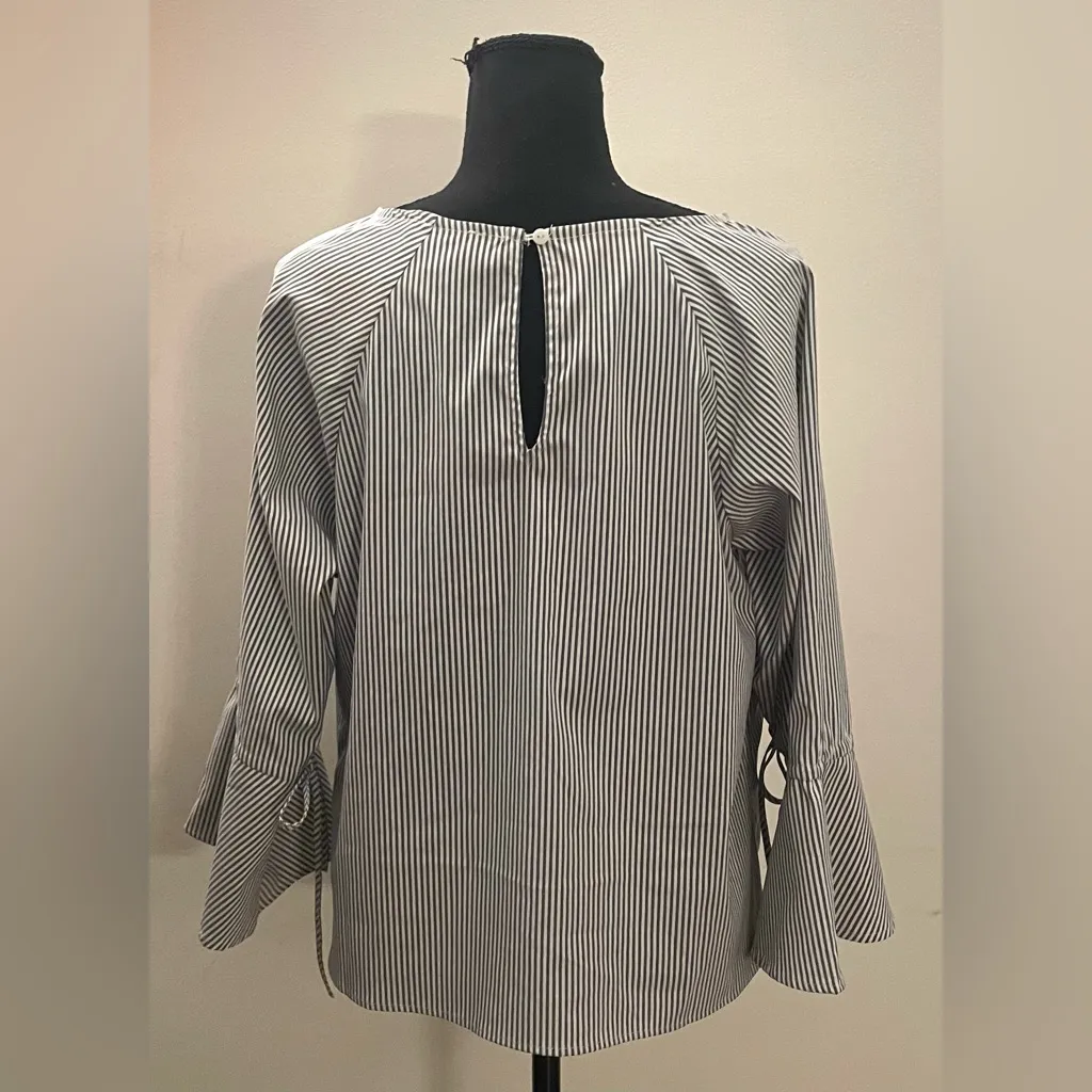 NYTT- Black and White Striped Blouse Size L - Image 3