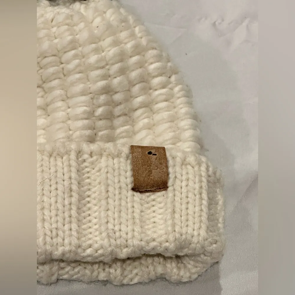 The North Face Beige Knit Pom-Pom Beanie Hat - Image 7