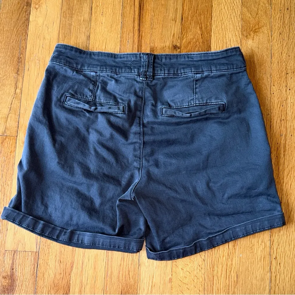 BY ANTHROPOLIGE Hyphen Cuff Chino Shorts Dark Grey/ Washed Black size 26 - Image 2