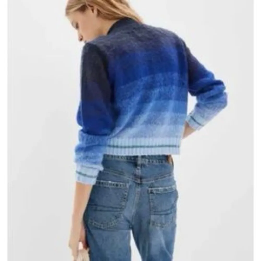 American Eagle boxy striped ombré sweater blue - Image 4