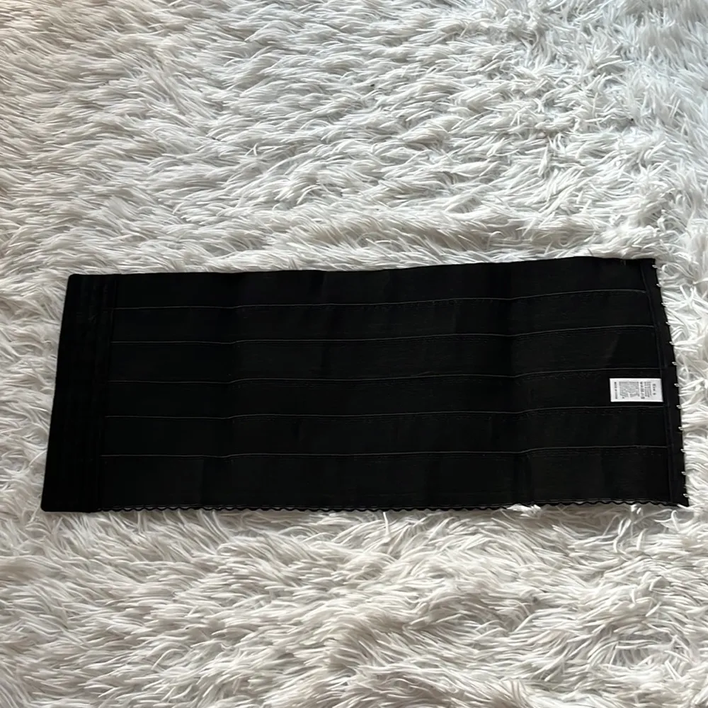Shein Women’s black waist trainer size Small - Image 8