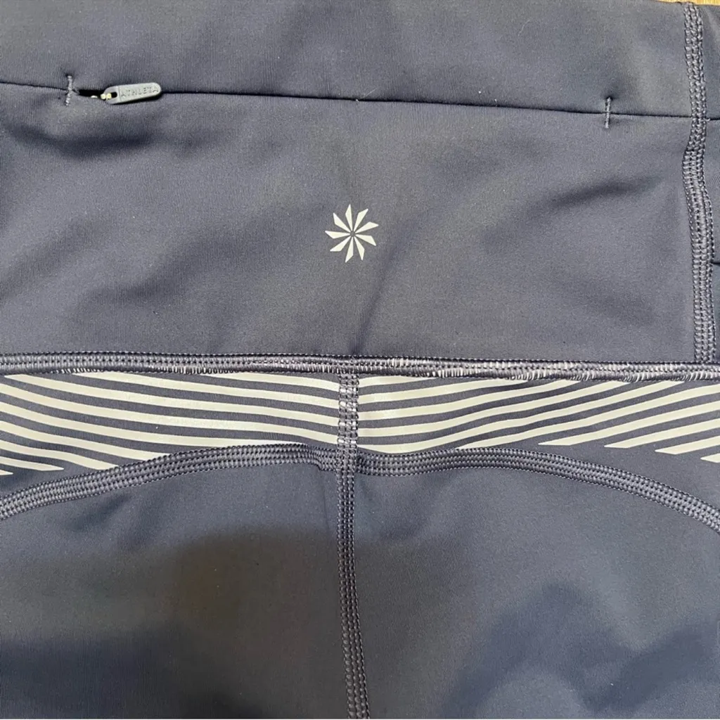 ATHLETA Allyson Felix Legend 7/8 Tight Legging M Medieval
Violet Sport Gym - Image 4