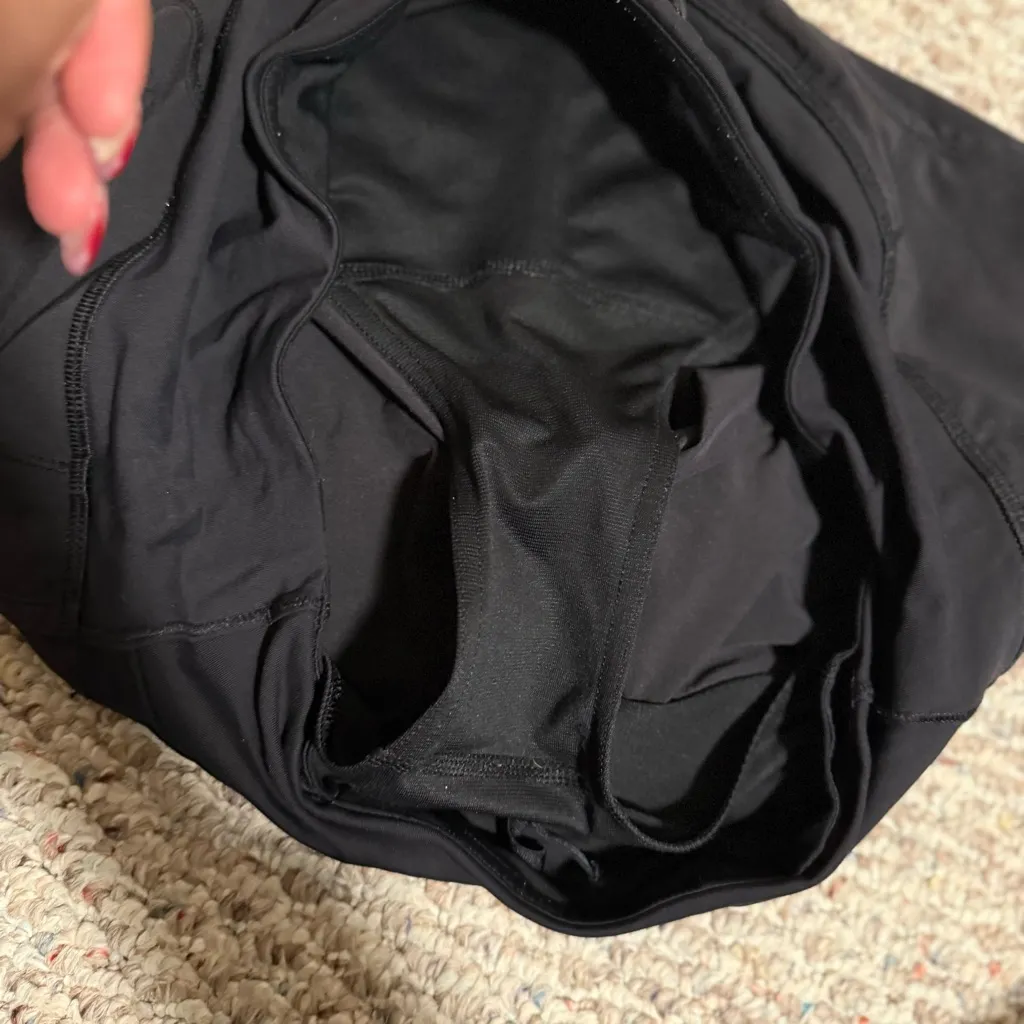 Lululemon Run Times Short *4-way Stretch Black- Size 6 - Image 5