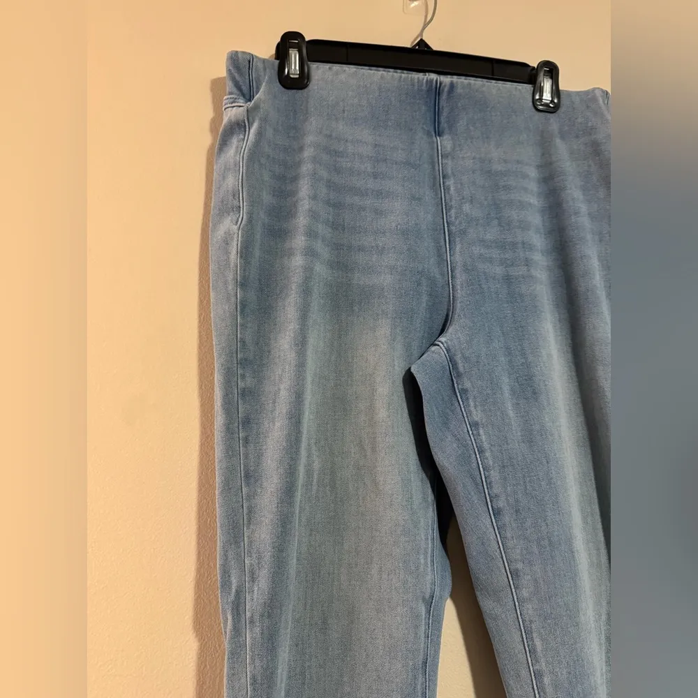 EUC Soft Surroundings Light Blue Wash Pull On Skinny Jeans size medium - Image 2