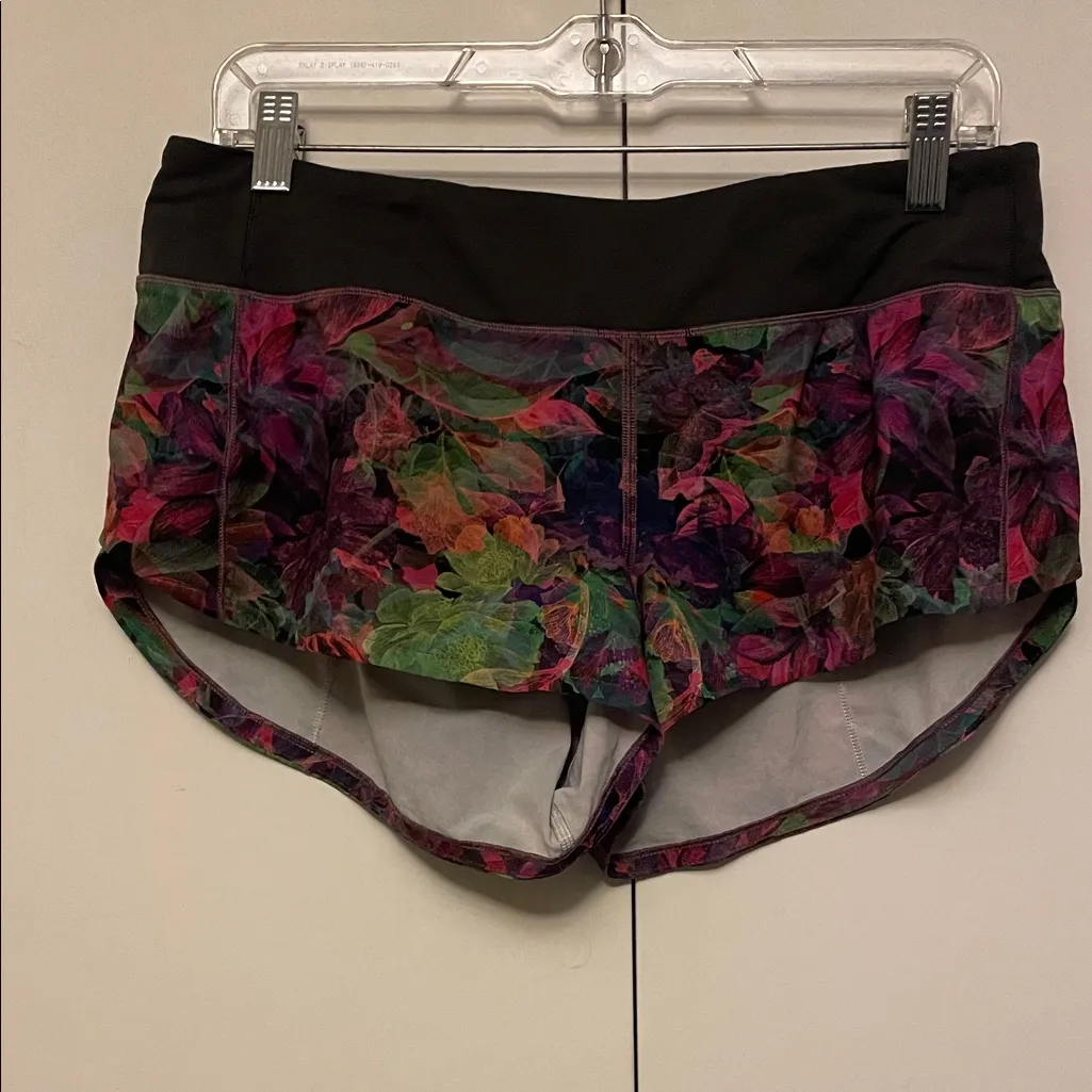 lululemon athletica Women's Multicolor Leaf Print Athletic Shorts - Image 5