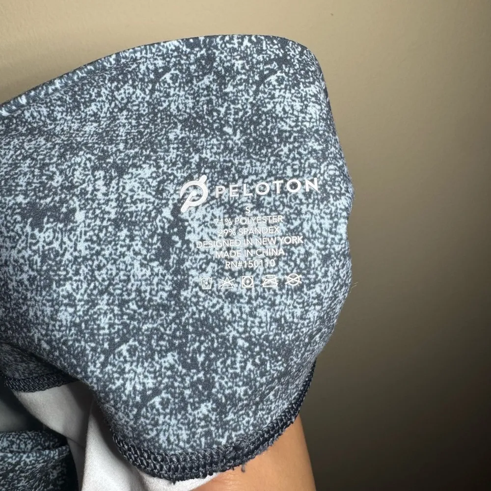 Peloton Cadence Capri Leggings size small - Image 5