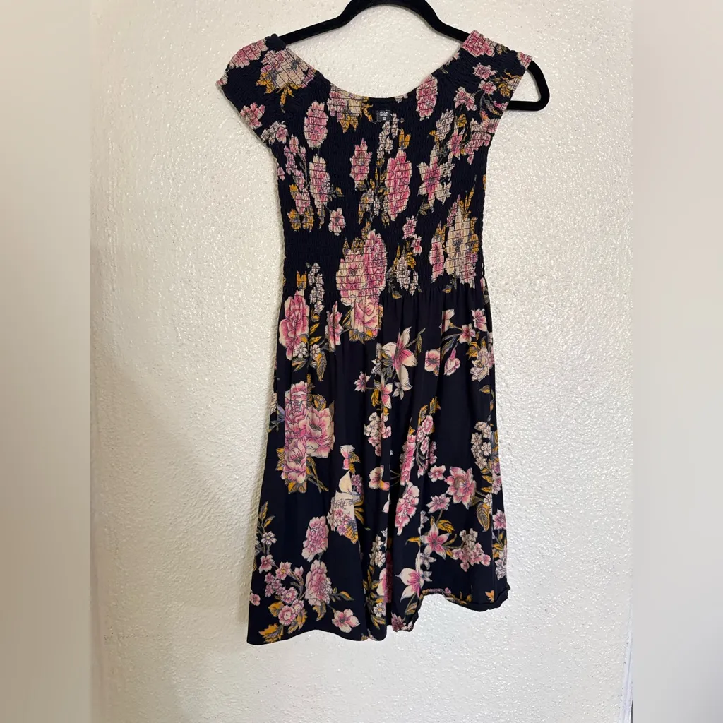 Billabong Floral Mini Dress size medium - Image 3