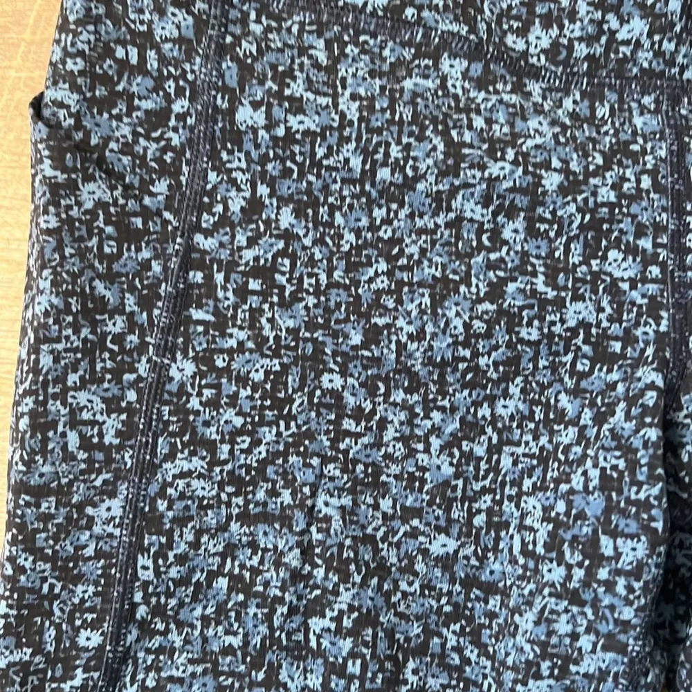 Lululemon Athletica Pace Rival Crop Daisy Dust Illuminight Black/Black Size - Image 3