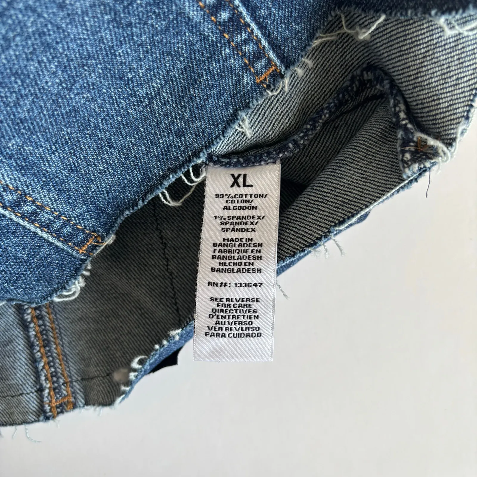 Via Penny Lane Reworked Apparel Elton John Graphic Raw Hem Cropped Denim Vest XL Blue - Image 4