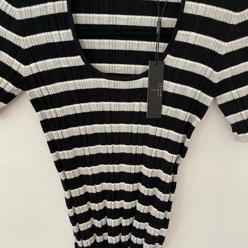 Tahari Women’s XS Top Sweater Short Sleeve Ribbed Scoop Neck Sweater Top NWT - Image 2