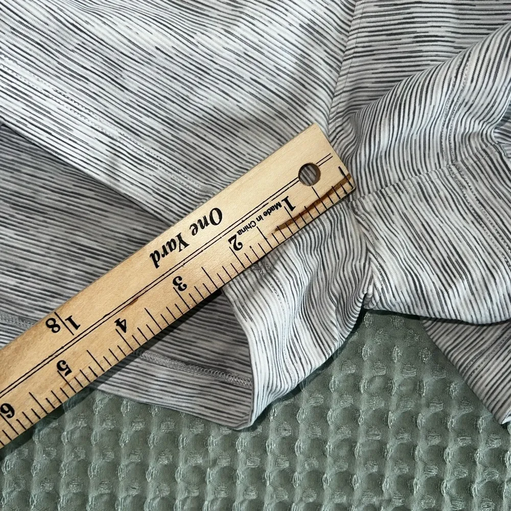 Lululemon On the Fly Shorts 2.5”
Size 6 - Image 2