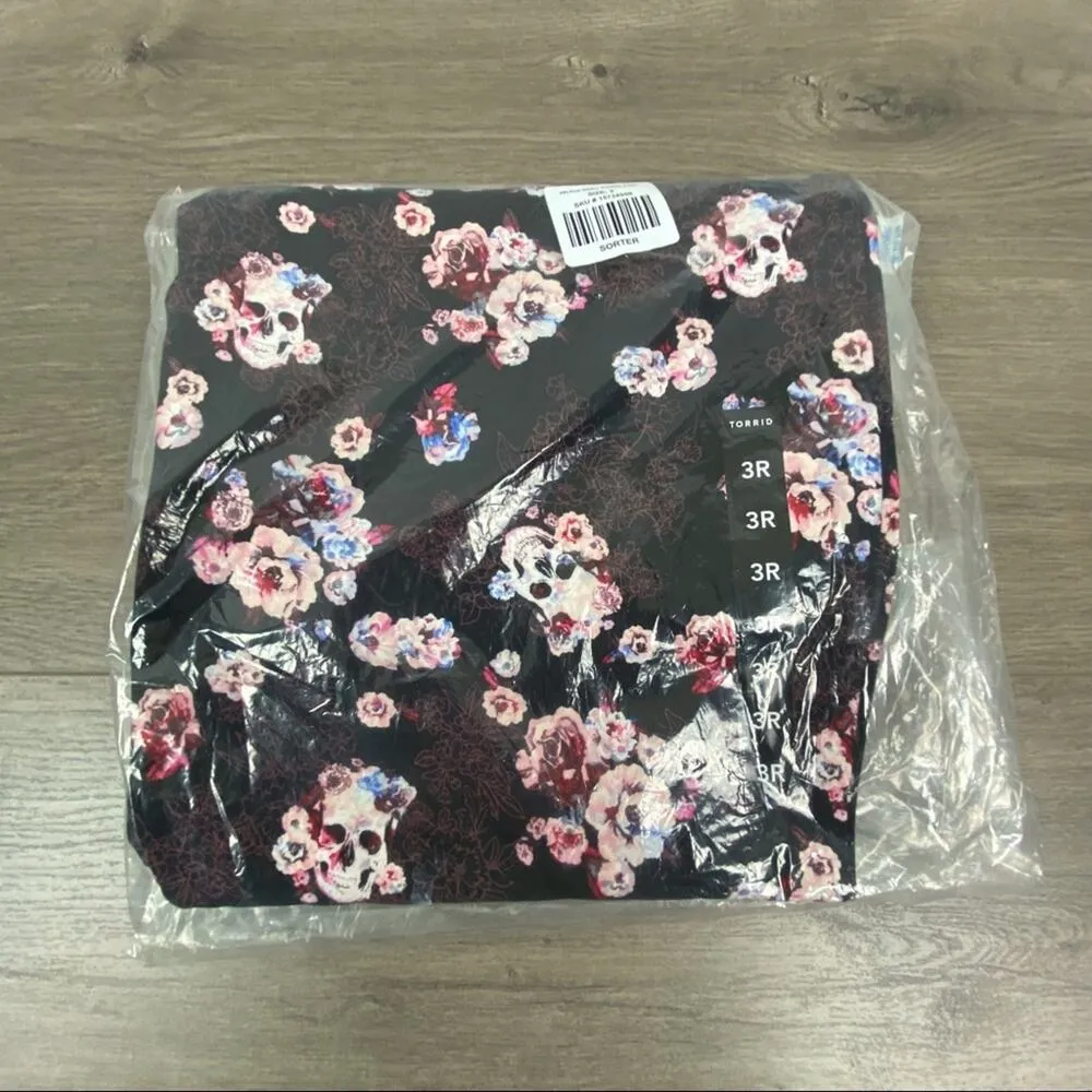 Torrid Black&Pink Floral Skull Luxe Ponte Pixie Pants Sz.3 NWT - Image 7