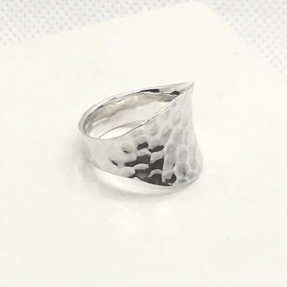 Vintage Sterling Silver Hammered Saddle Ring Size 7 - Image 8