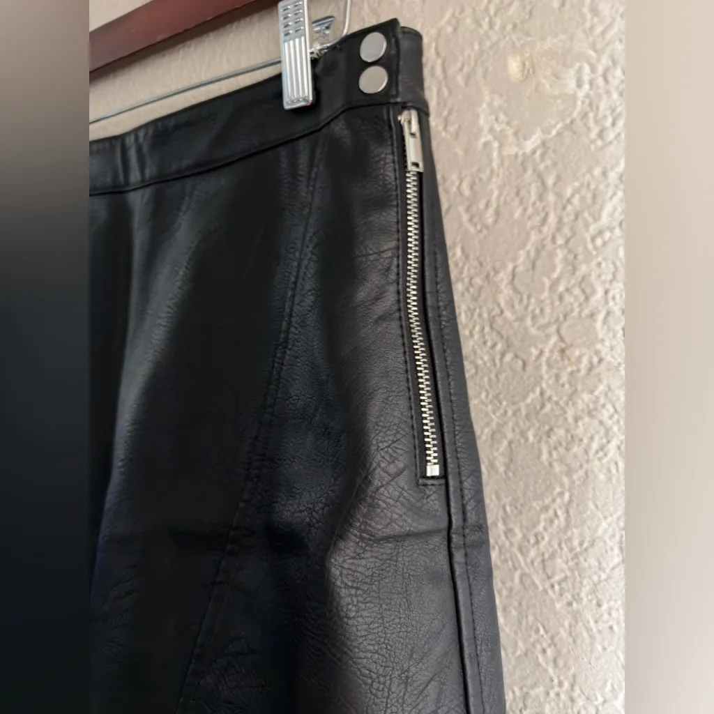 Zara M Black Faux Leather Mini Skirt Moto Style Zipper Detail Classic Essential - Image 6