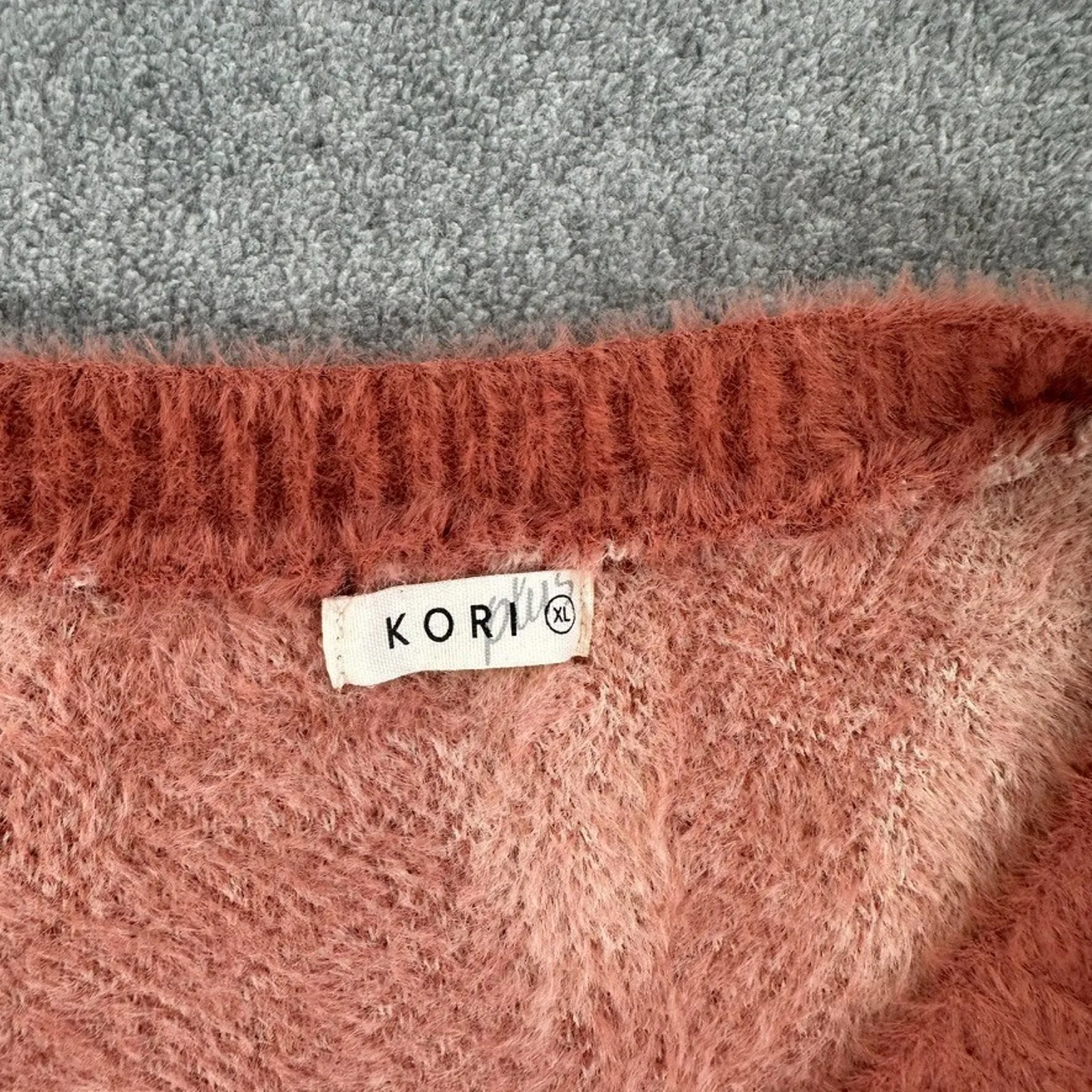 Kori Fuzzy Zebra Sweater Top Women's XL Short Sleeve V-Neck Rose Pink - Image 4