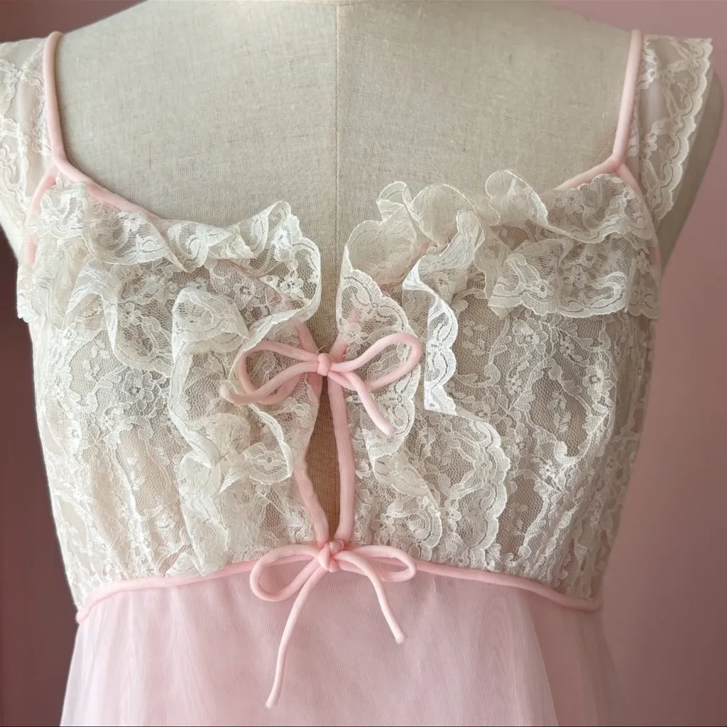 Vintage 1960’s Radcliffe Peignoir Elegant Pink Lace Nightgown & Robe White - Image 3