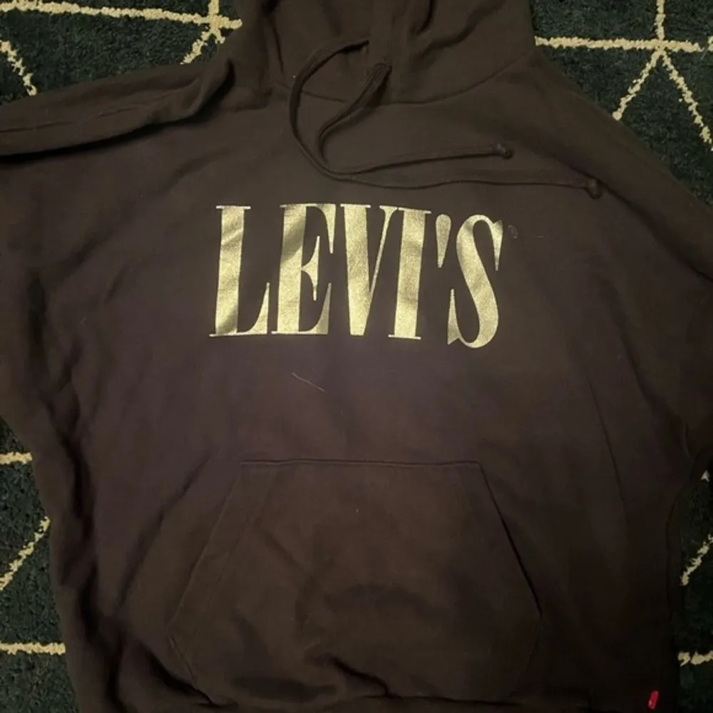 Levi's RELAXD GRAPHIC HOODIE Black,‎ comfortable, cozy, warm - Image 2