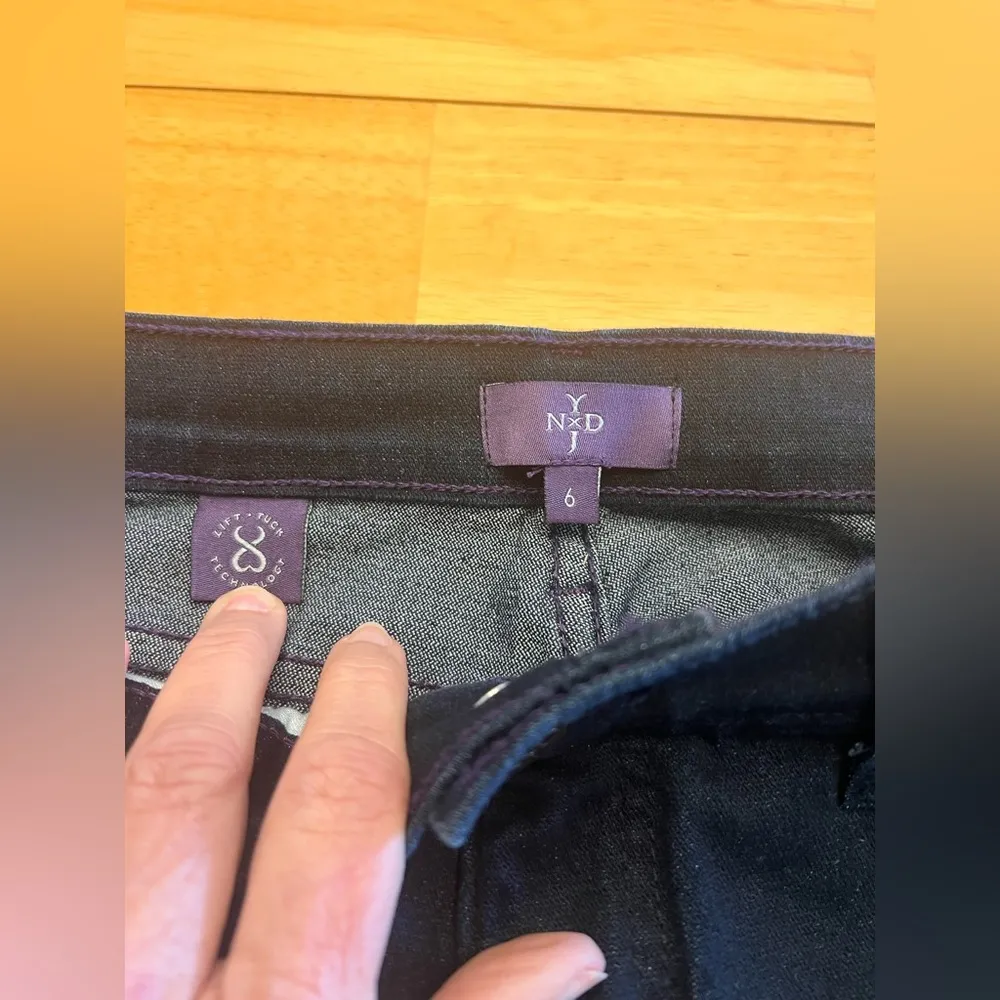 NYDJ Women's Straight Leg Jeans - Blue dark wash NWOT stretch high waist quality - Image 3