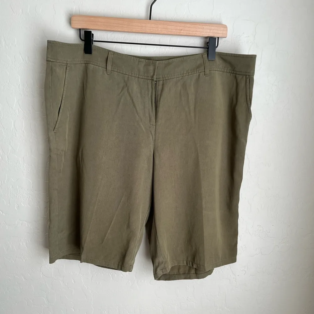 Eileen Fisher Tapered Tencel Casual Summer Shorts Olive Size Large NEW - Image 2