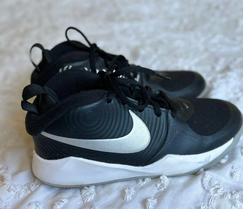 Size 5.5Y Black  Gym Shoes - Image 8