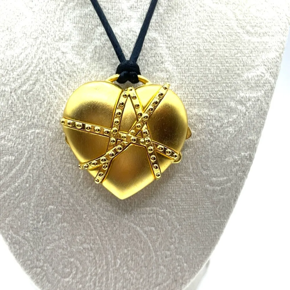 Vintage Estee Lauder Solid Perfume Compact, Chained Heart Black Satin Necklace - Image 2